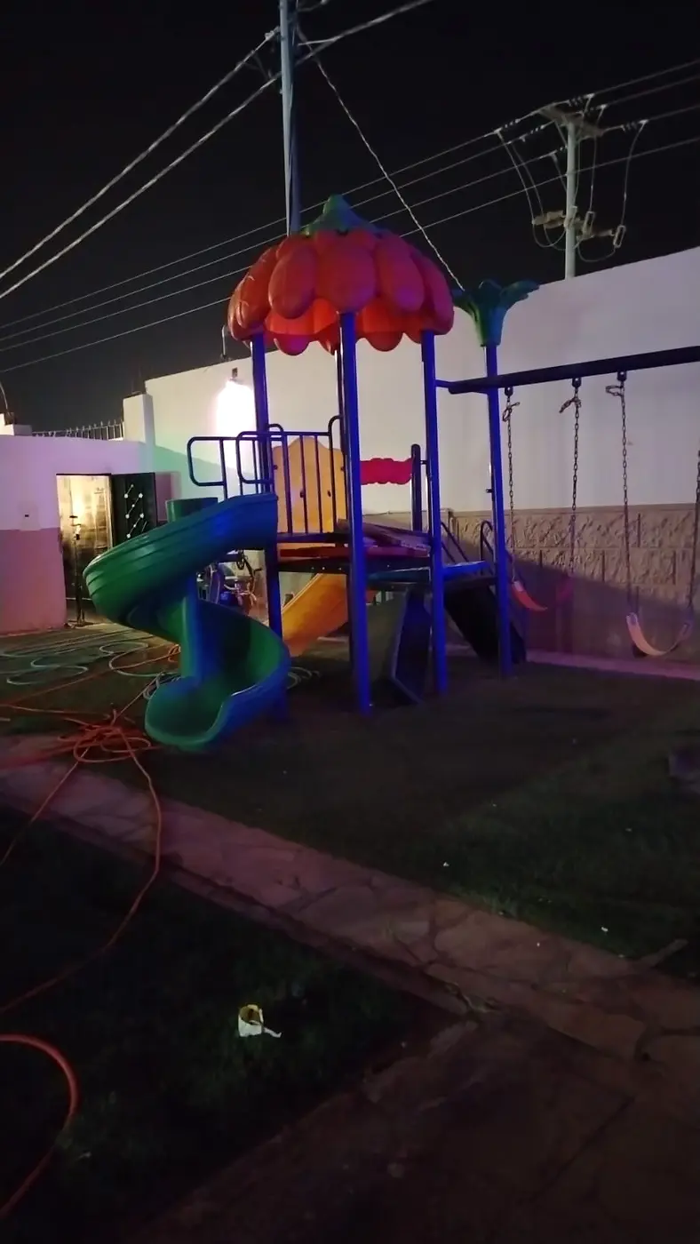 المساحات الخارجية والحديقة في منتجع أكمل